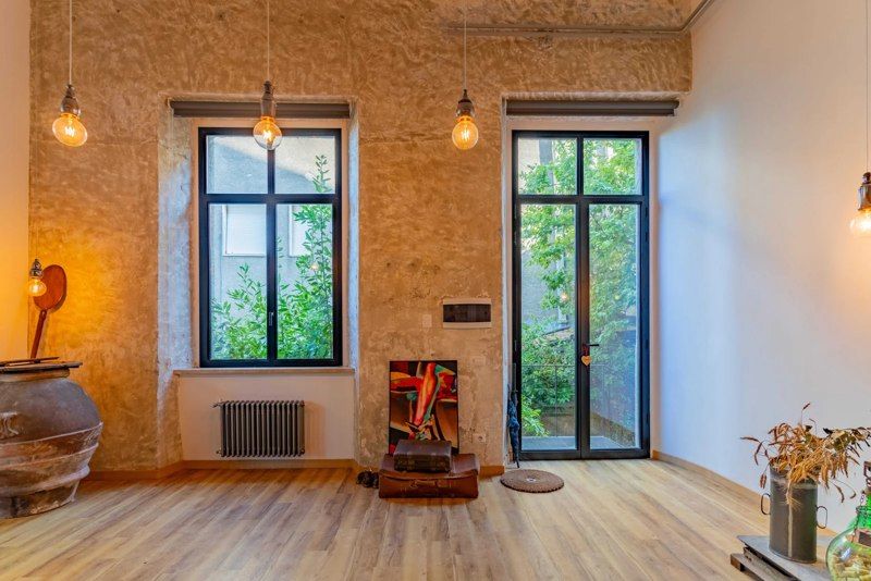 infissi in stile minimal industriale per loft in montagna